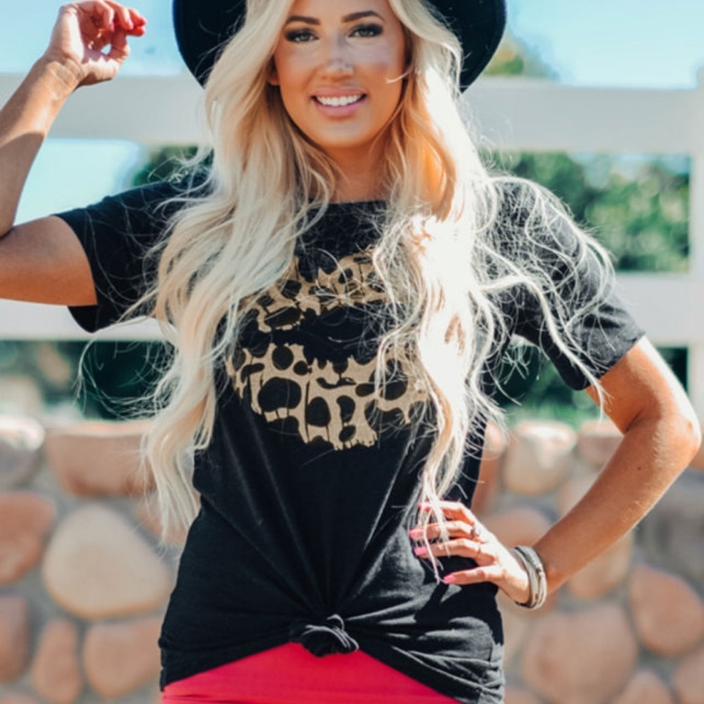 BLACK Modern Vintage Boutique Kiss On The Face Leopard Lip Tee